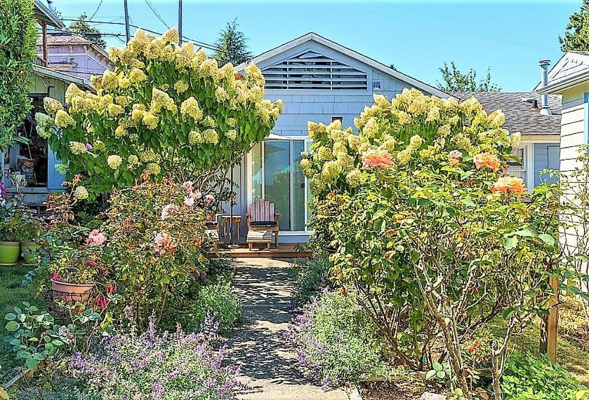 Clementine'S Guest House & Vacation Rentals Astoria Exterior photo