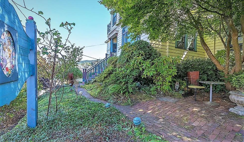 Clementine'S Guest House & Vacation Rentals Astoria Exterior photo